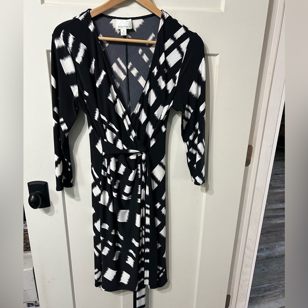 Donna Morgan Black & White Abstract Print Wrap Dress long sleeve